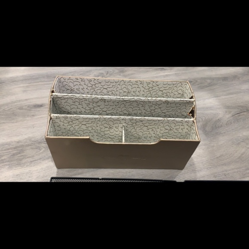 Stationary organizer paper/pen holder and filer